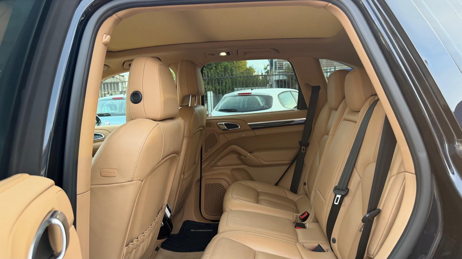 2 ID: 660451569 Porsche Cayenne 3.0 Diesel