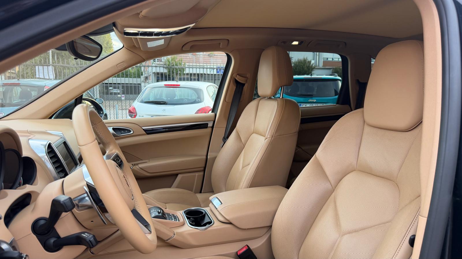 2 ID: 660451569 Porsche Cayenne 3.0 Diesel