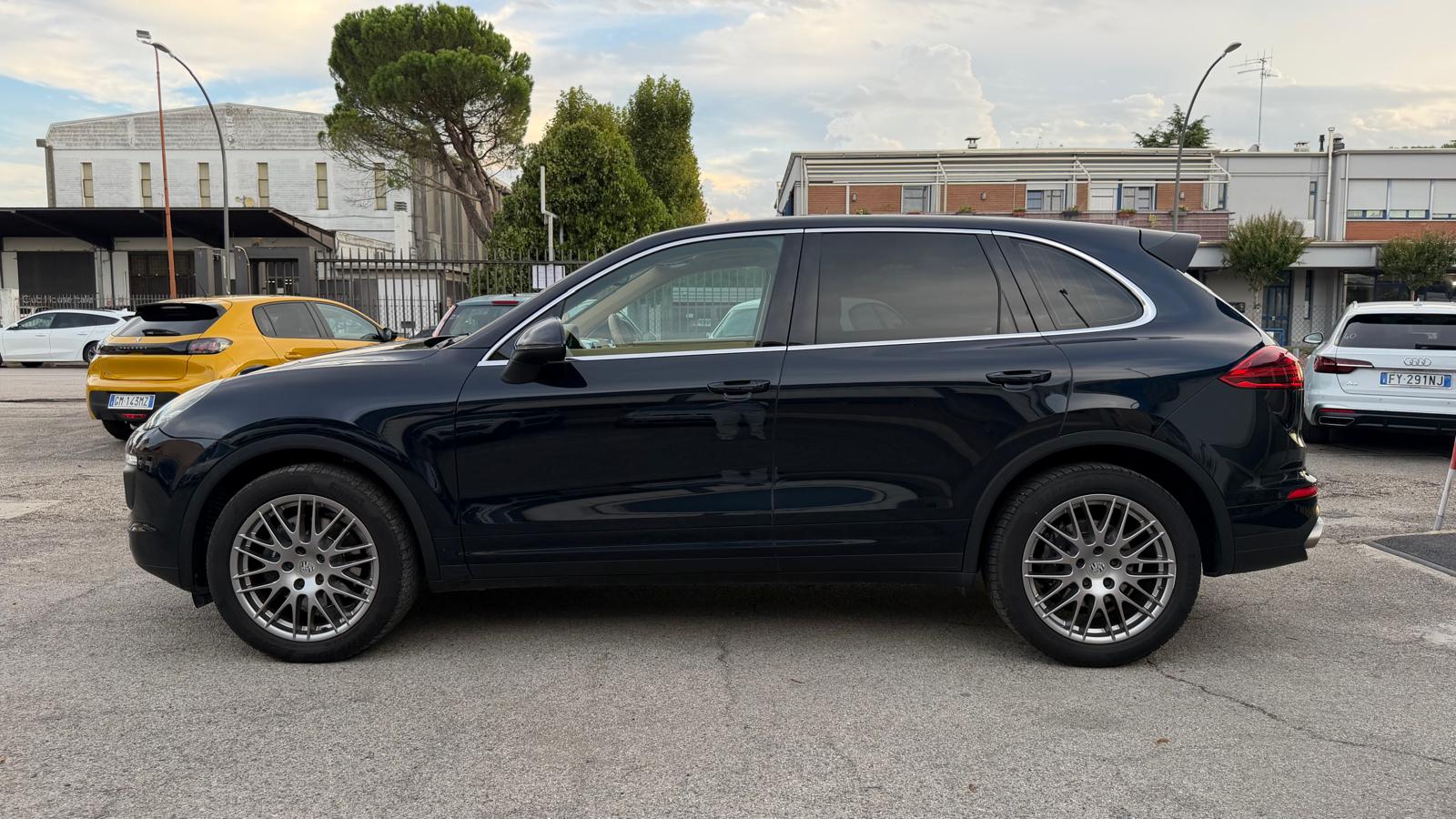 2 ID: 660451569 Porsche Cayenne 3.0 Diesel