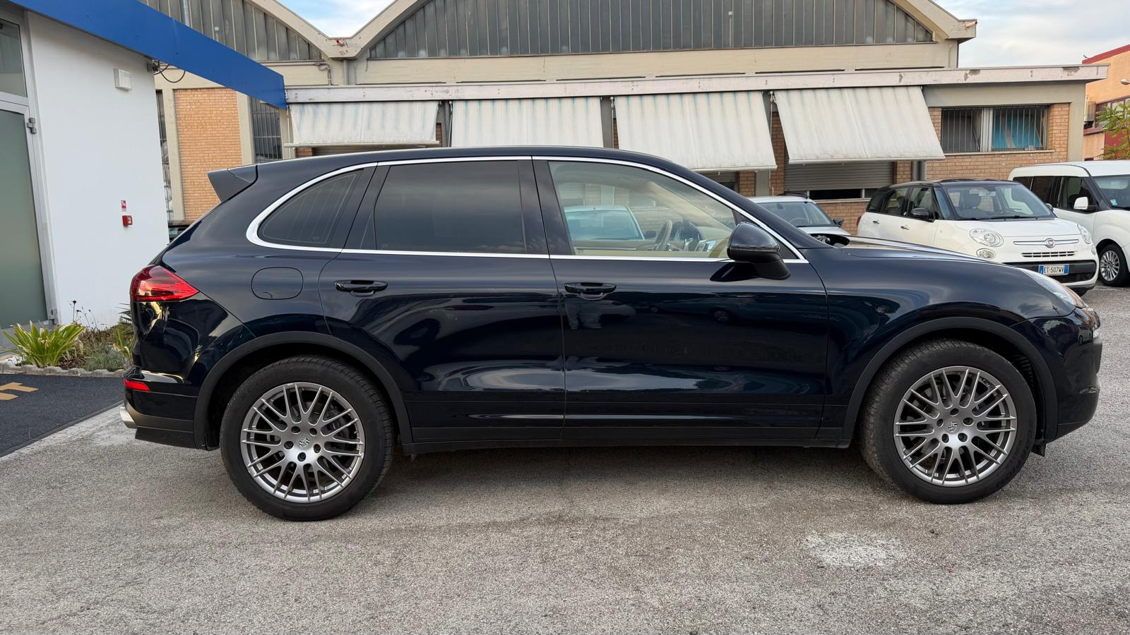 2 ID: 660451569 Porsche Cayenne 3.0 Diesel