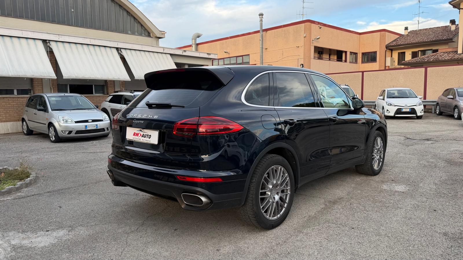 2 ID: 660451569 Porsche Cayenne 3.0 Diesel