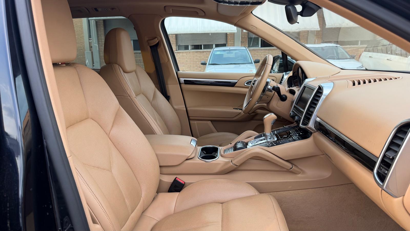 2 ID: 660451569 Porsche Cayenne 3.0 Diesel