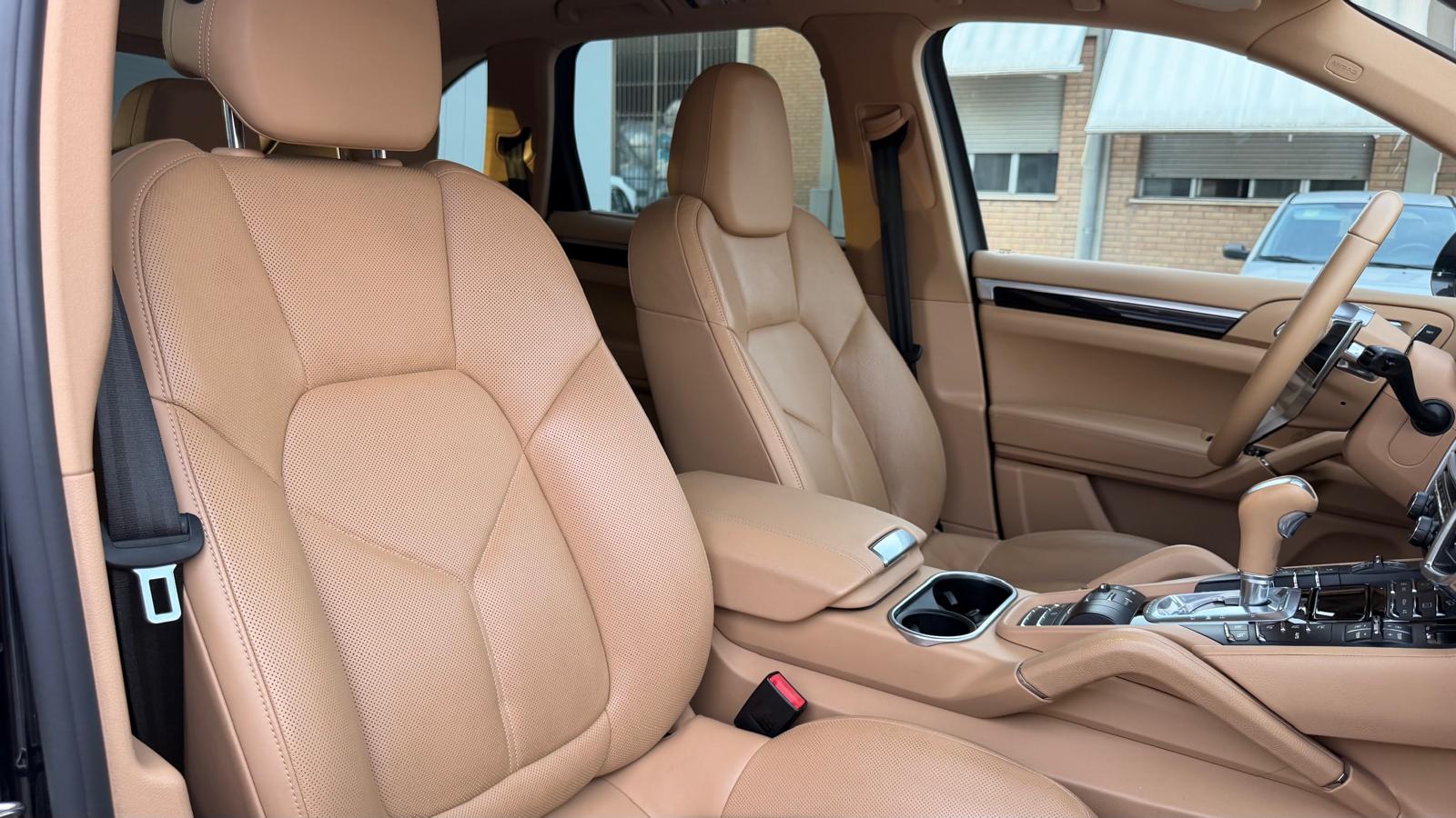 2 ID: 660451569 Porsche Cayenne 3.0 Diesel