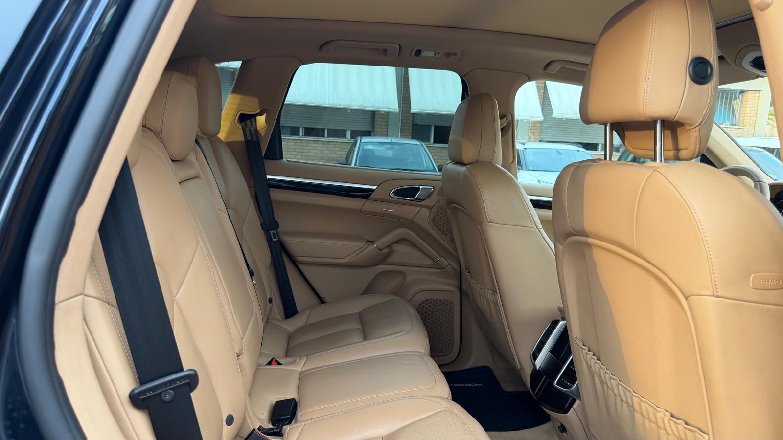 2 ID: 660451569 Porsche Cayenne 3.0 Diesel