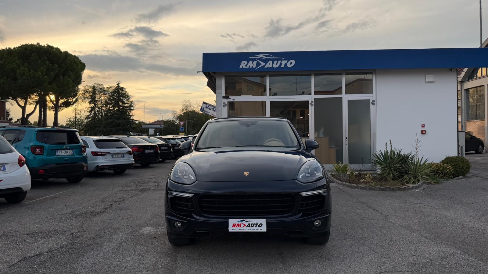 2 ID: 660451569 Porsche Cayenne 3.0 Diesel