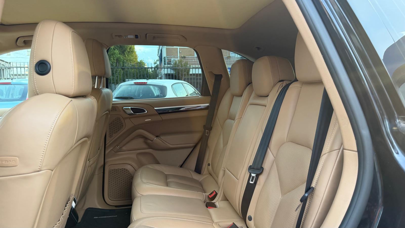 2 ID: 660451569 Porsche Cayenne 3.0 Diesel