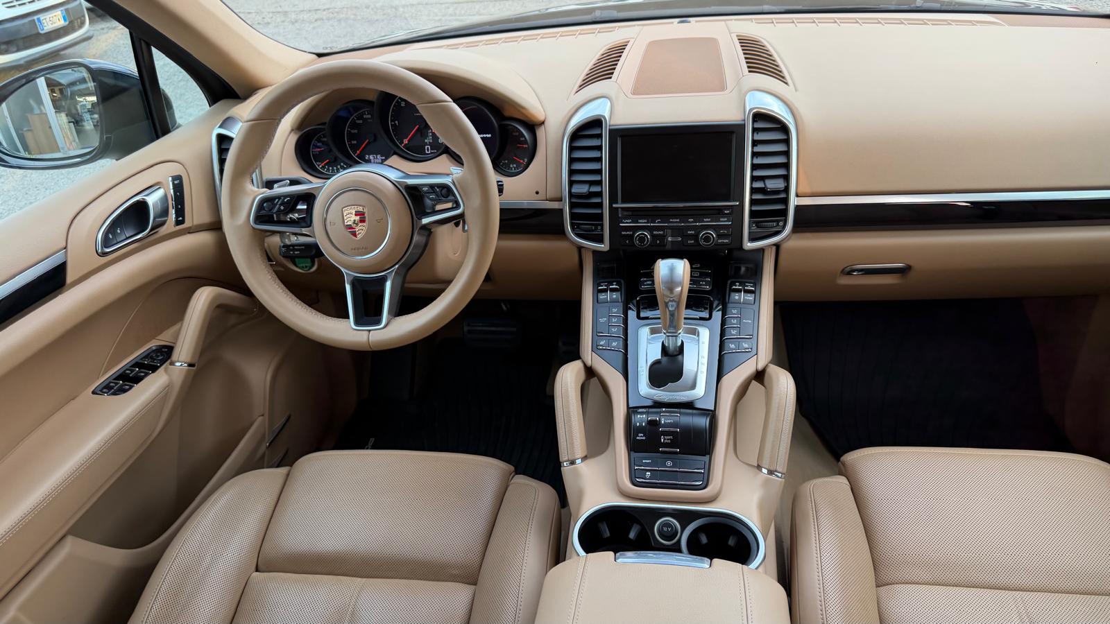 2 ID: 660451569 Porsche Cayenne 3.0 Diesel