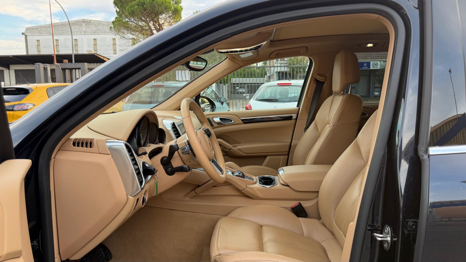 2 ID: 660451569 Porsche Cayenne 3.0 Diesel
