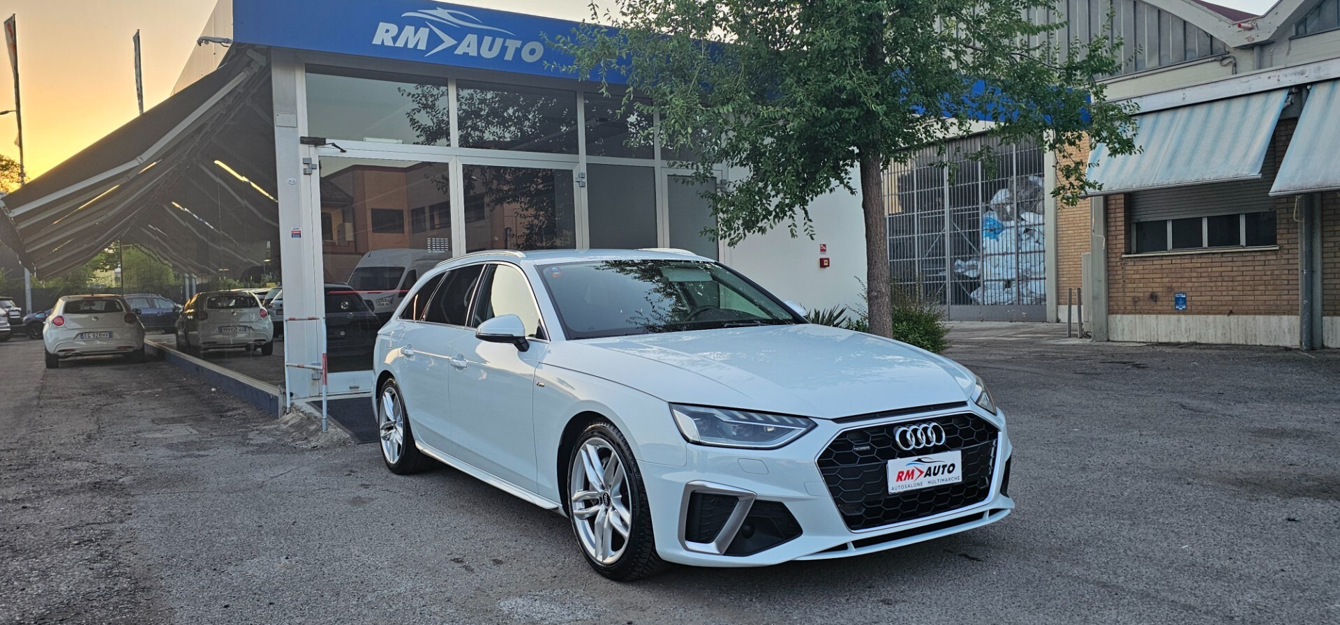 Audi A4 Avant 40 TDI quattro S tronic Business