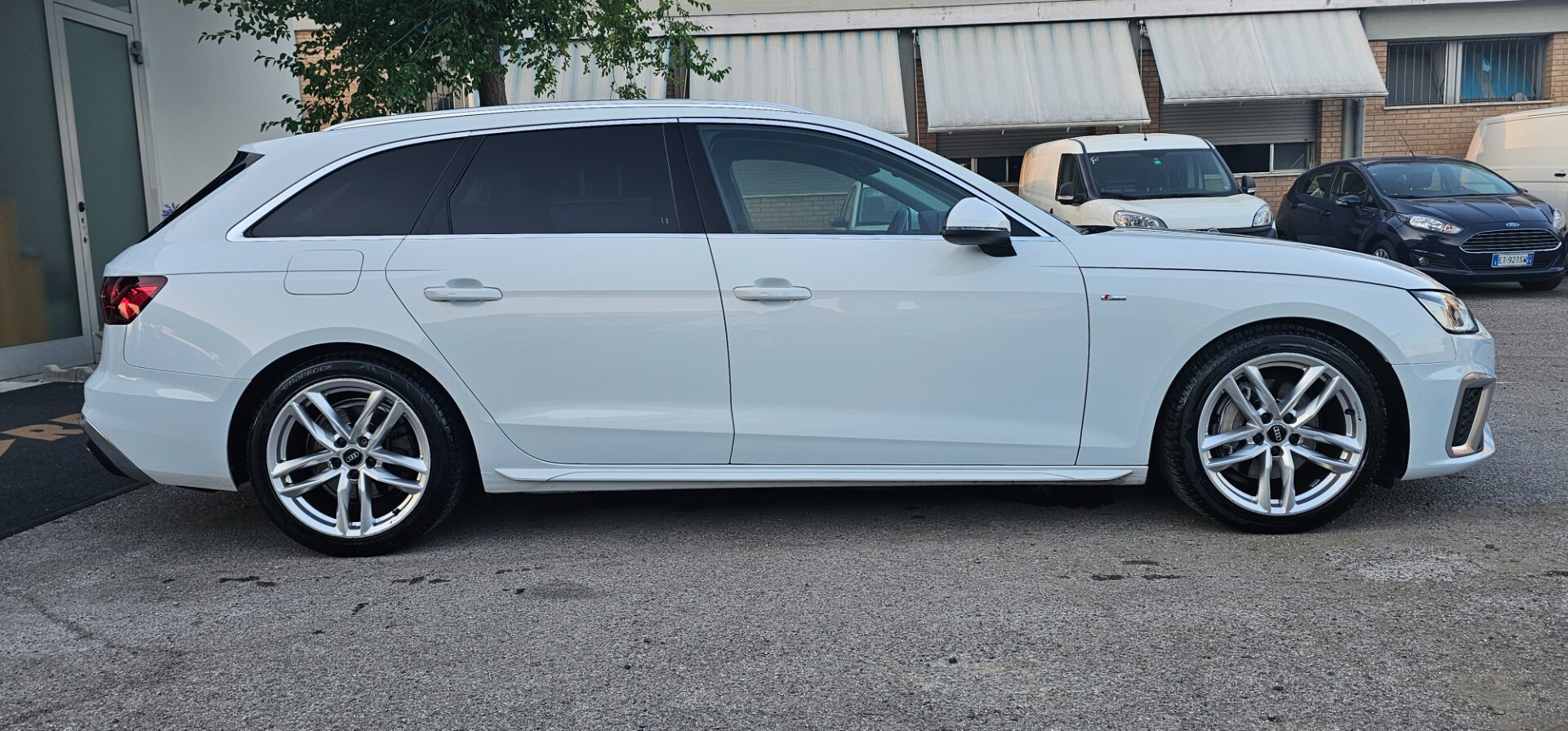 Audi A4 Avant 40 TDI quattro S tronic Business