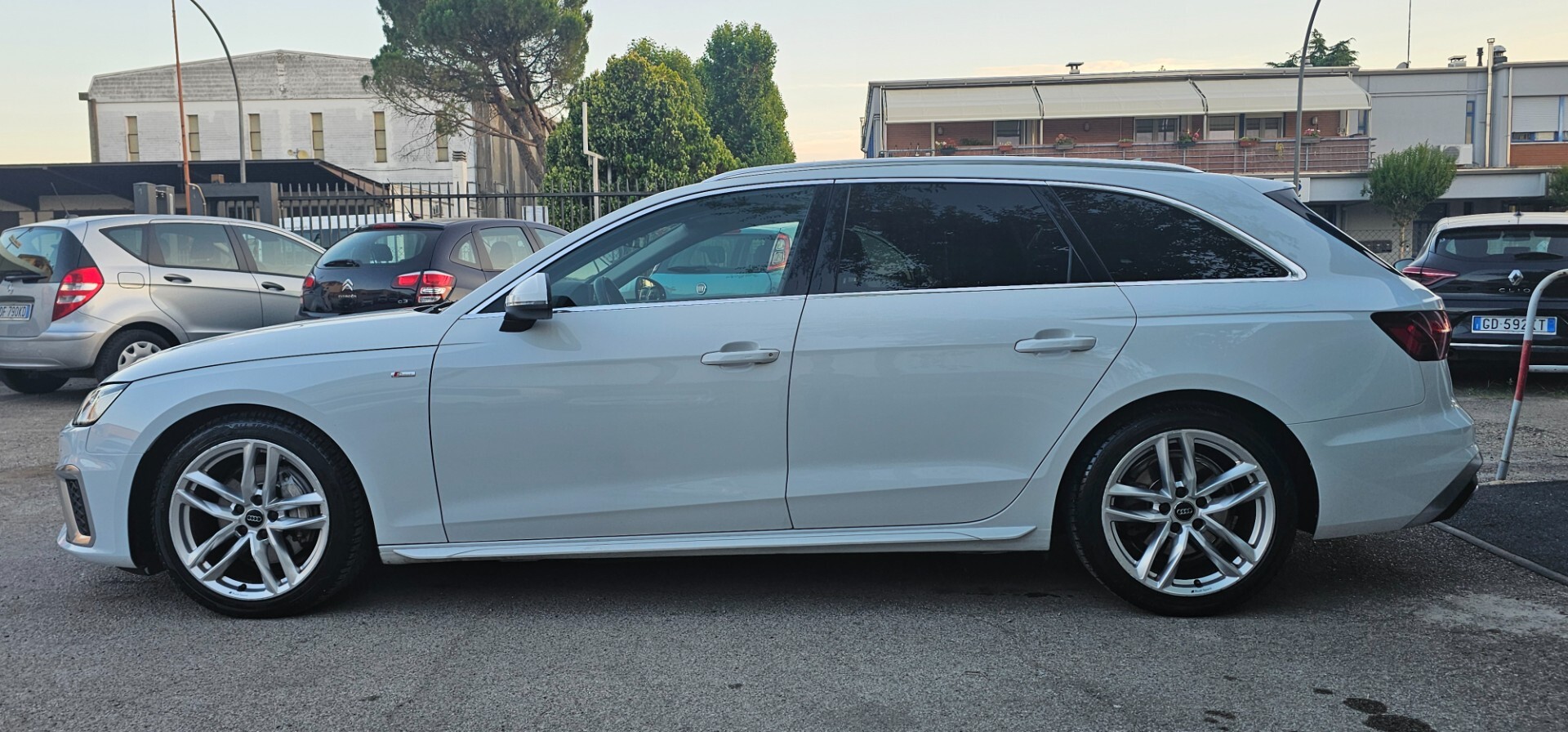 Audi A4 Avant 40 TDI quattro S tronic Business