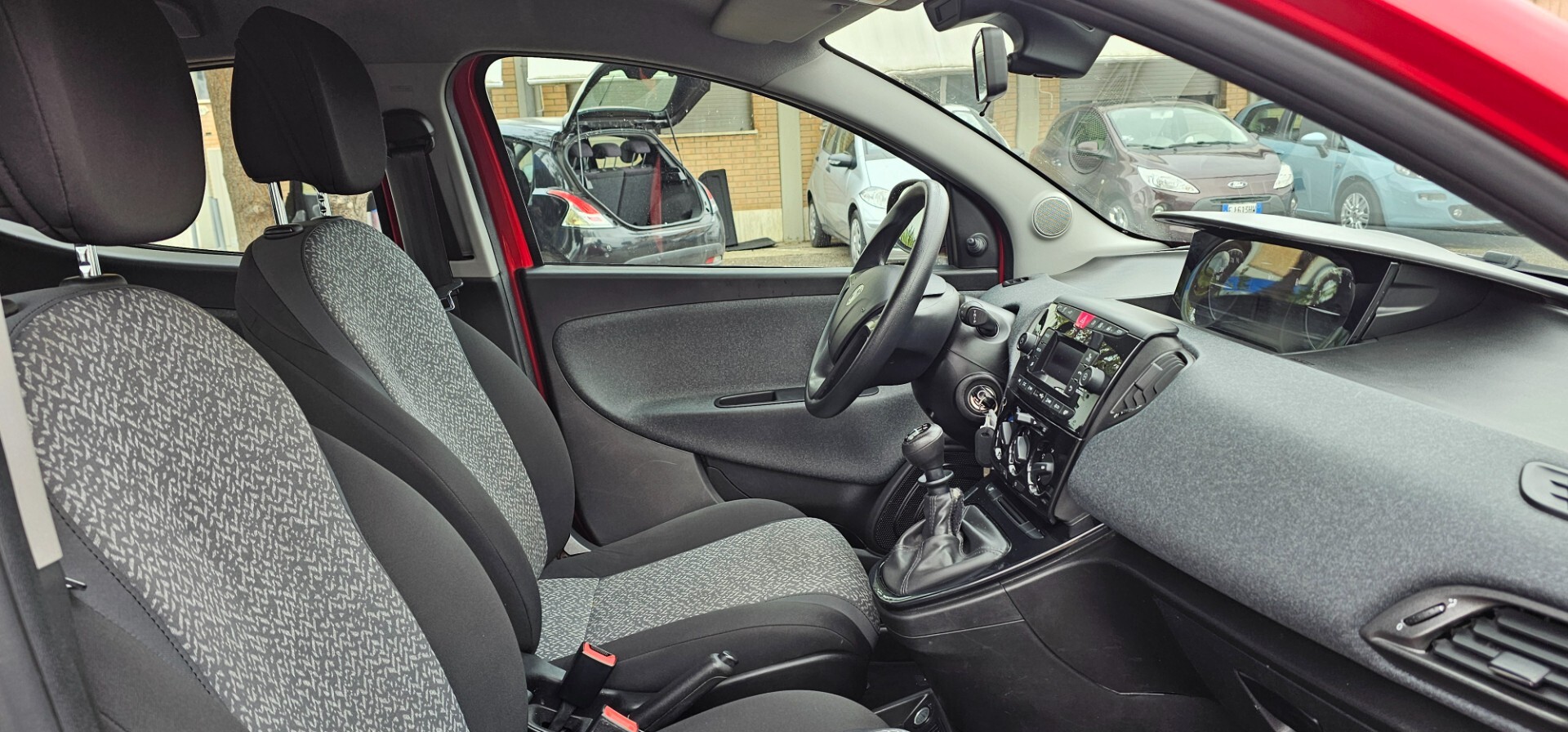 Lancia Ypsilon 1.0 benzina Hybrid