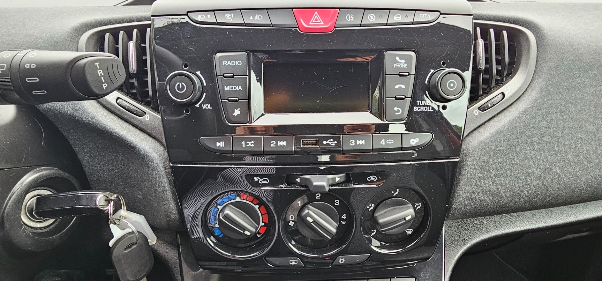 Lancia Ypsilon 1.0 benzina Hybrid