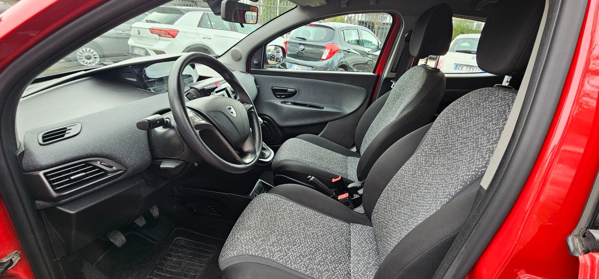 Lancia Ypsilon 1.0 benzina Hybrid