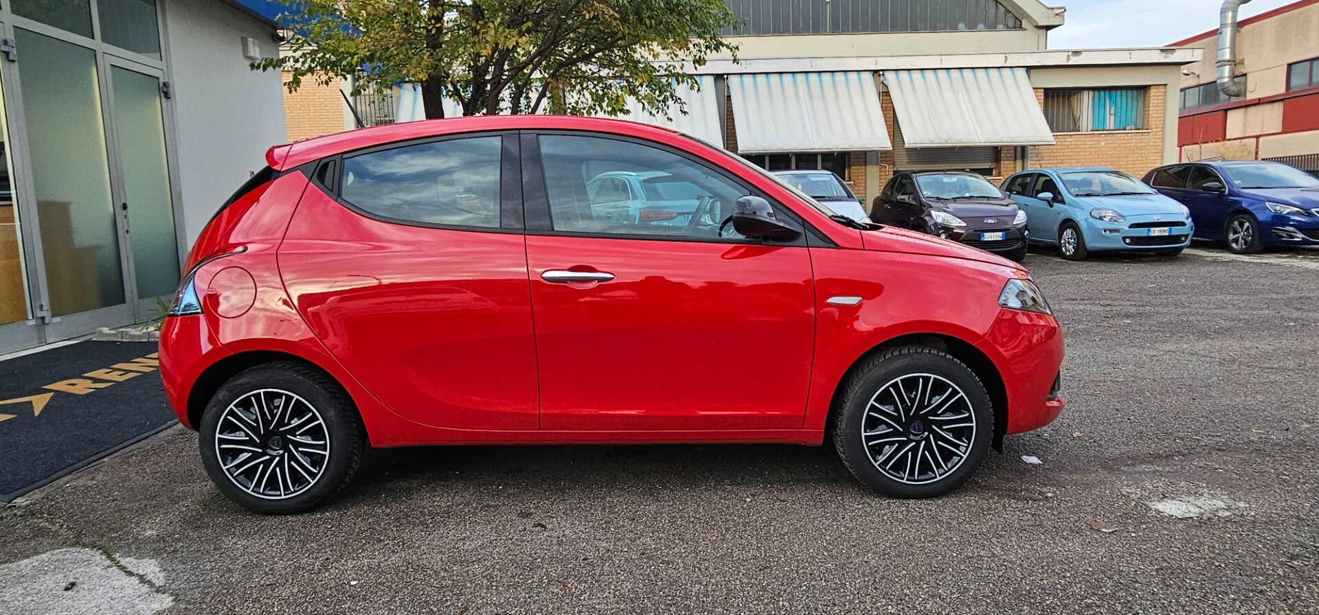 Lancia Ypsilon 1.0 benzina Hybrid