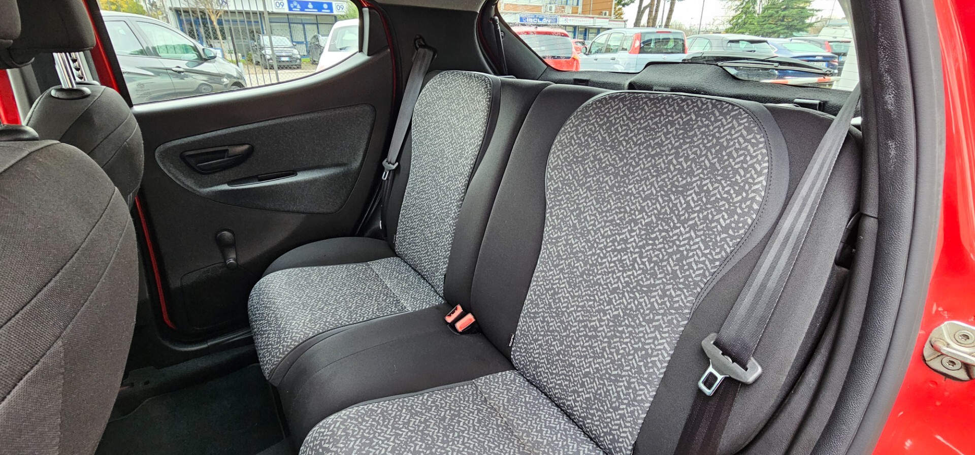 Lancia Ypsilon 1.0 benzina Hybrid