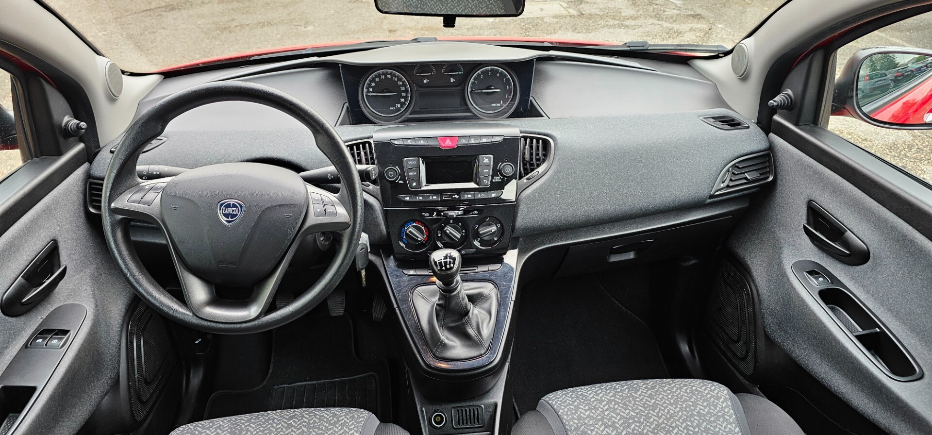 Lancia Ypsilon 1.0 benzina Hybrid