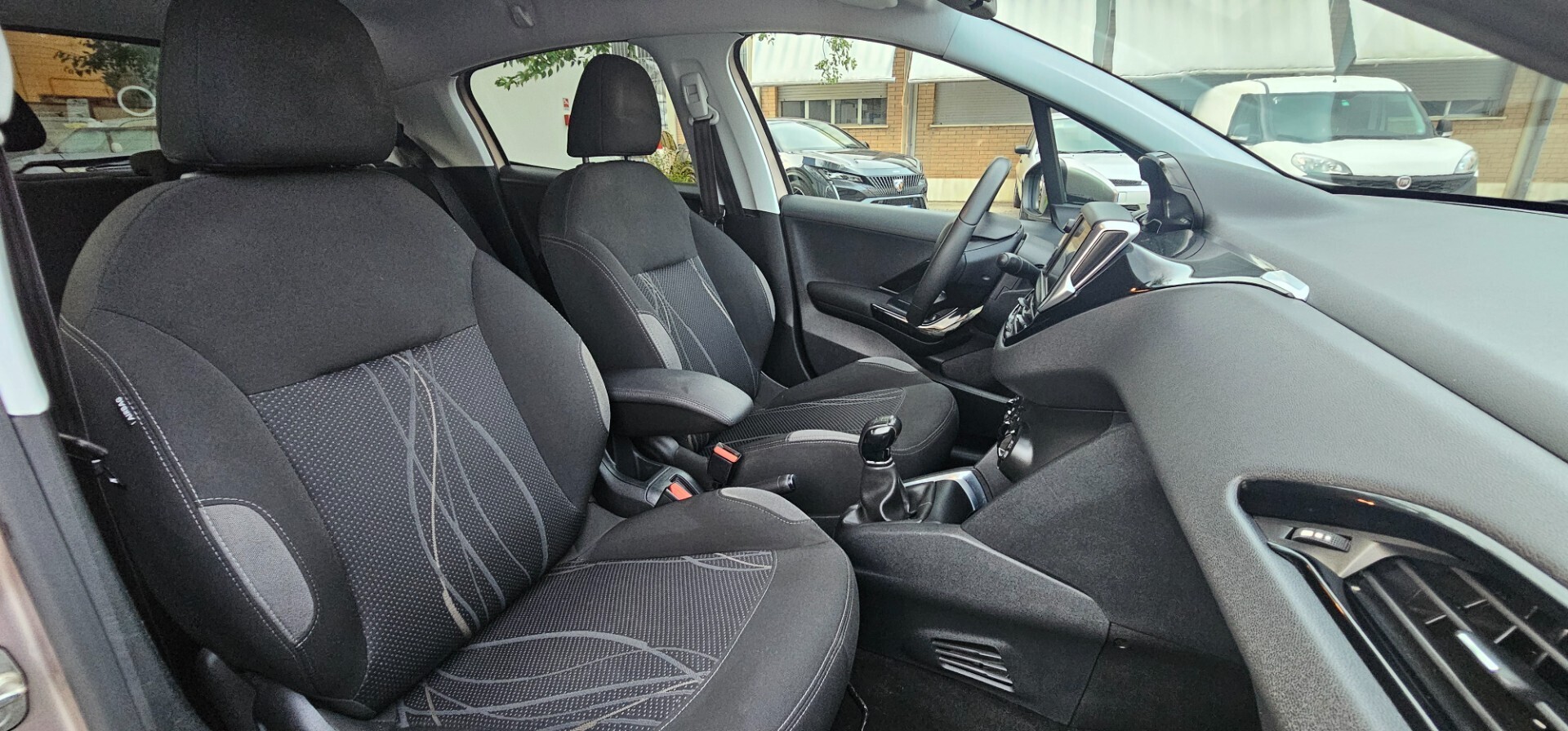 Peugeot 208 1.4 HDi 68 CV Allure solo 49000 Km