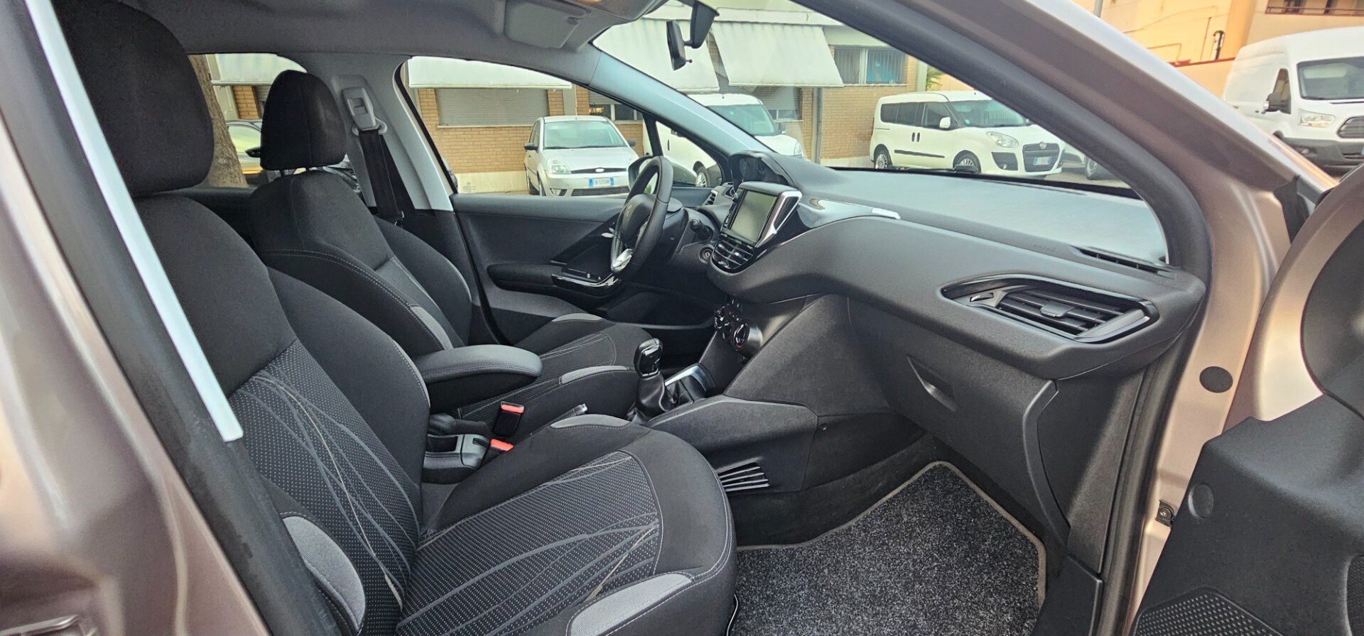 Peugeot 208 1.4 HDi 68 CV Allure solo 49000 Km