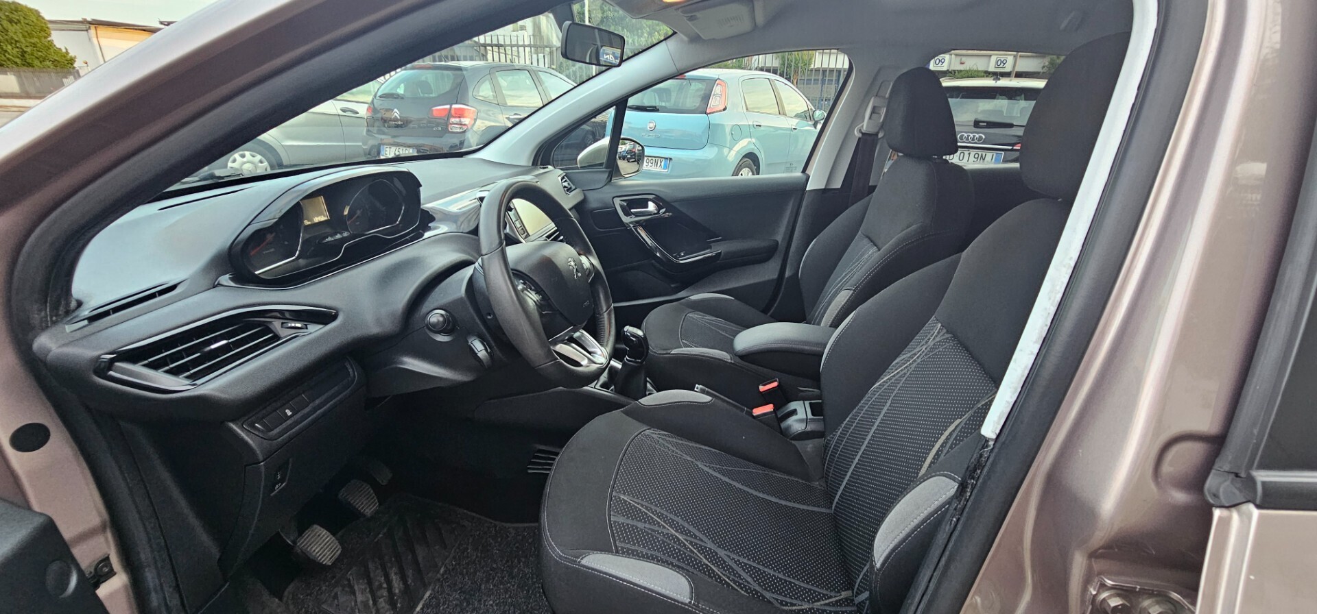 Peugeot 208 1.4 HDi 68 CV Allure solo 49000 Km