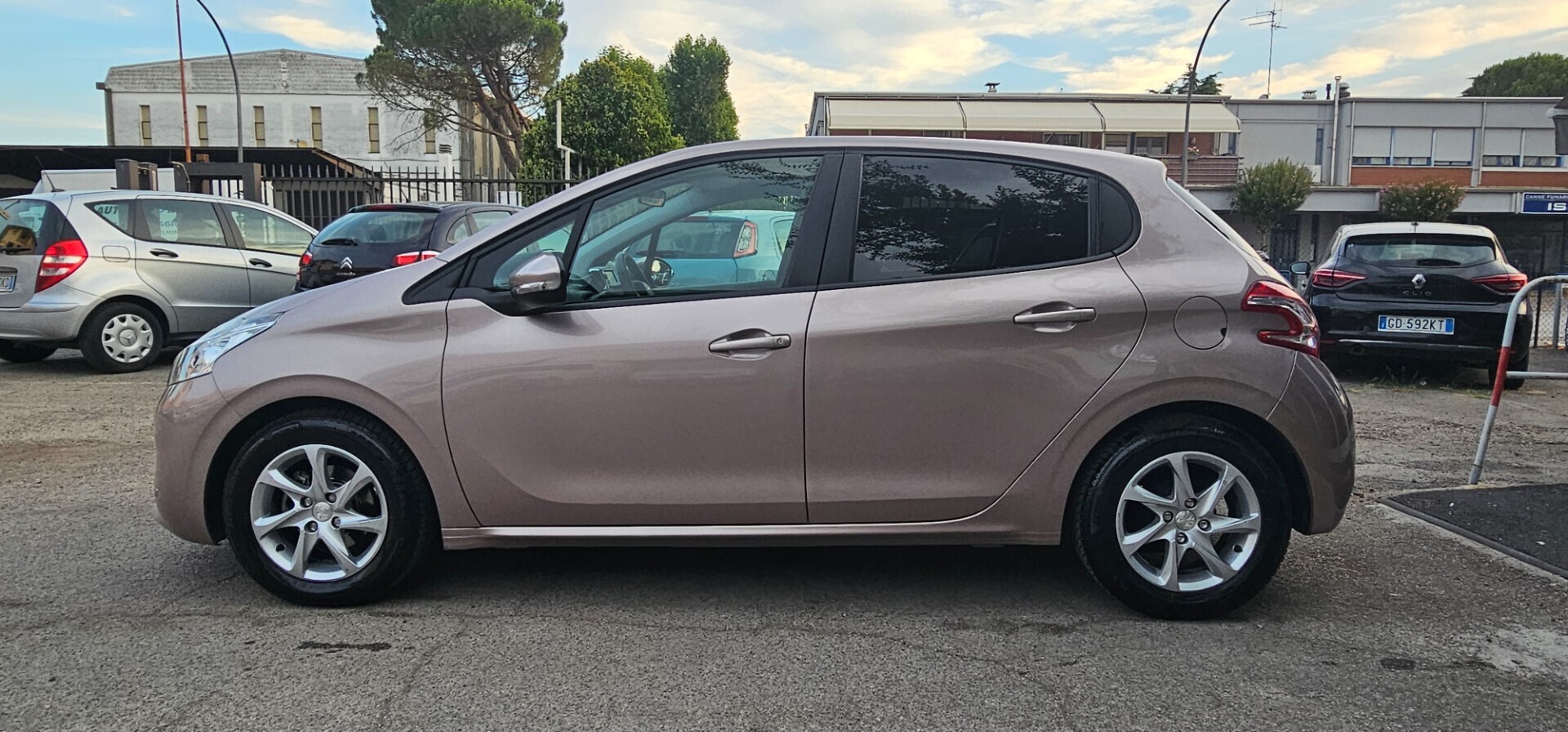 Peugeot 208 1.4 HDi 68 CV Allure solo 49000 Km