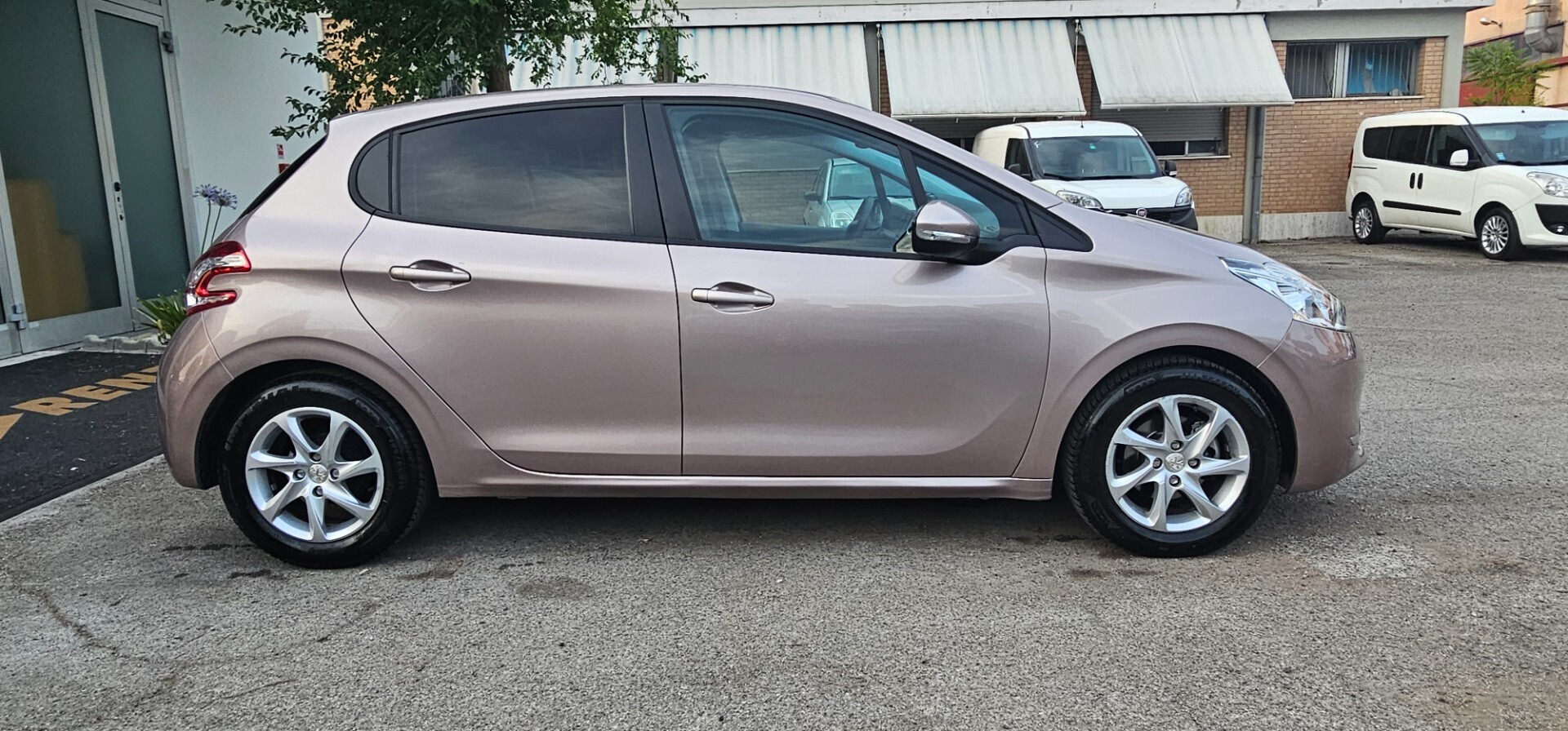 Peugeot 208 1.4 HDi 68 CV Allure solo 49000 Km