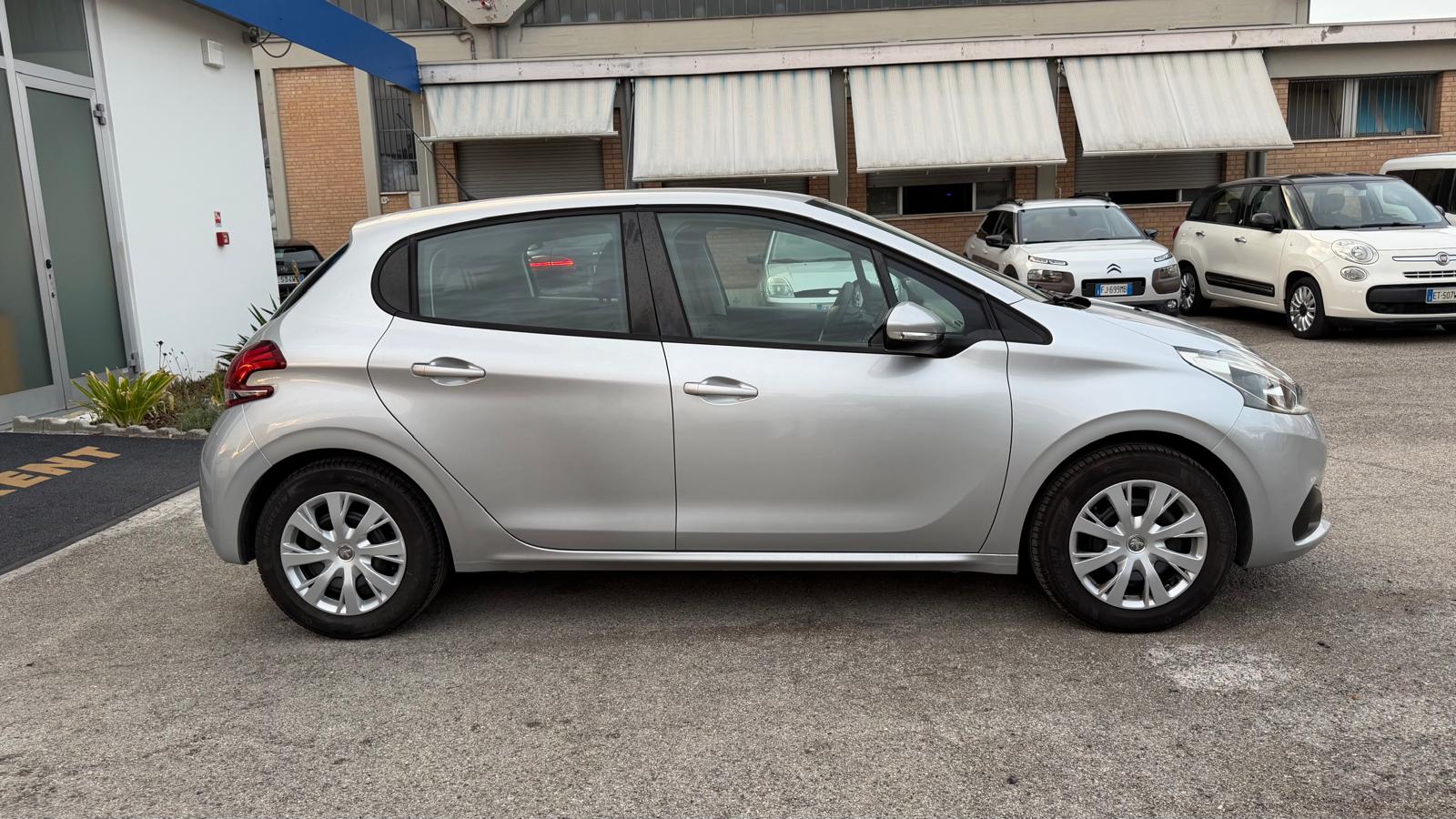 Peugeot 208 PureTech 82 5 porte Allure