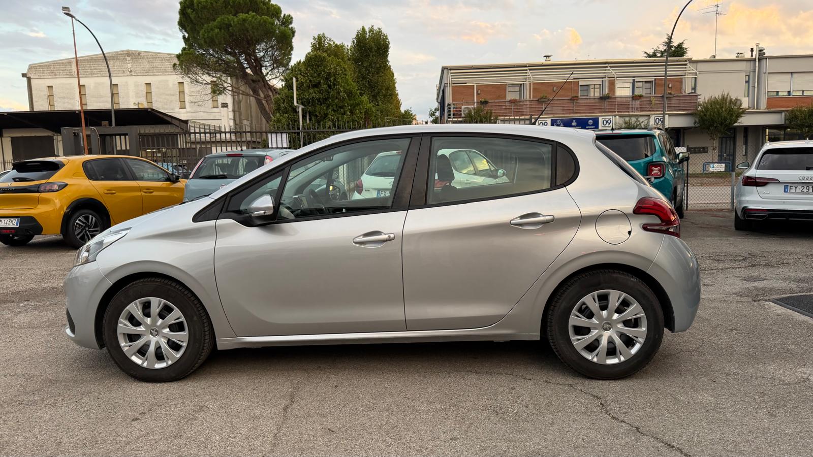 Peugeot 208 PureTech 82 5 porte Allure