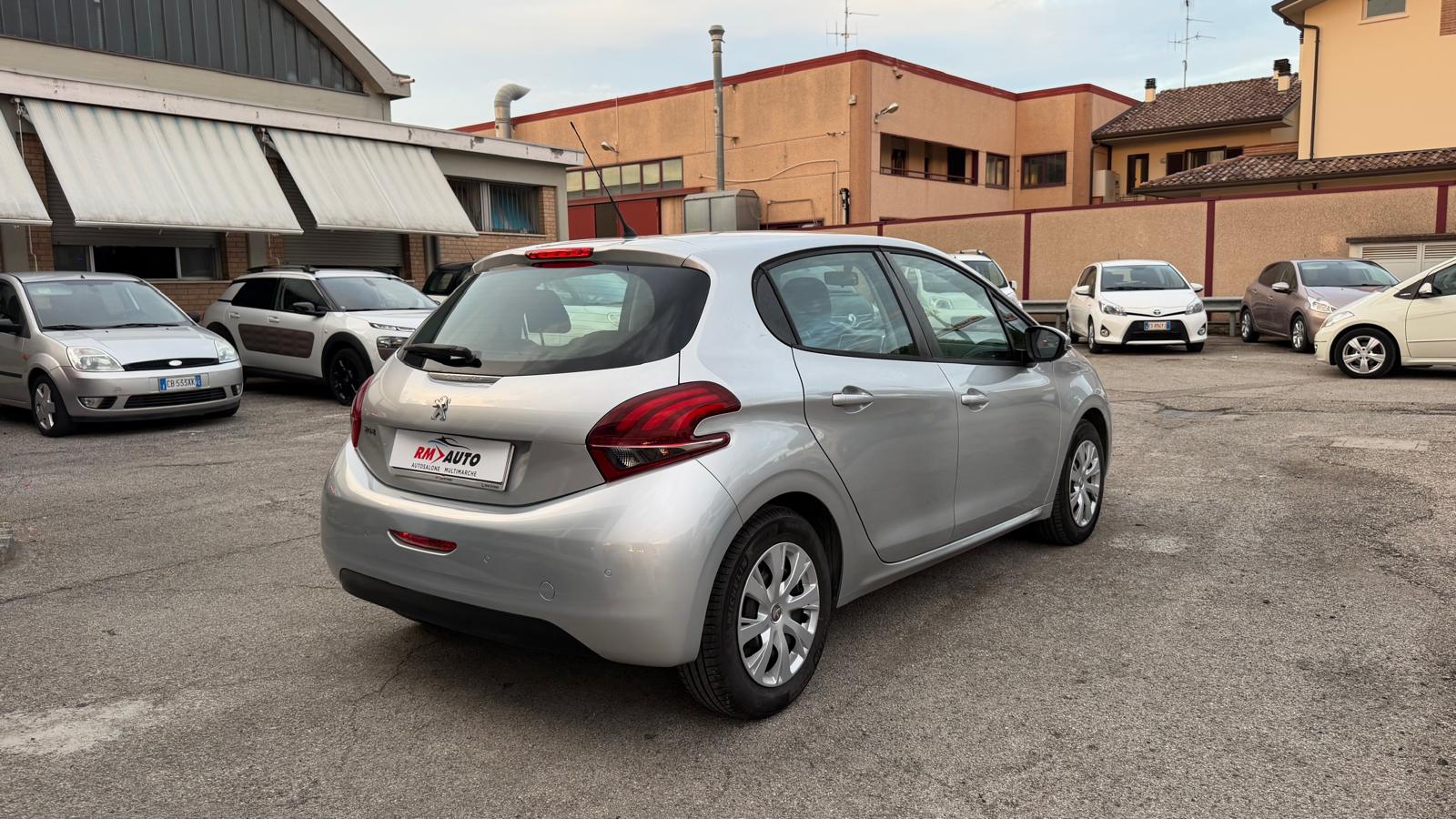 Peugeot 208 PureTech 82 5 porte Allure