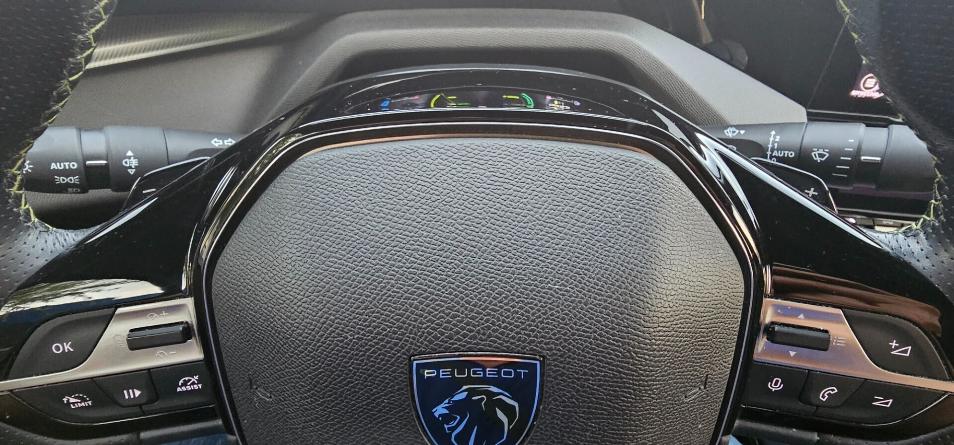 Peugeot 408 Plug-in Hybrid 225 e-EAT8 GT