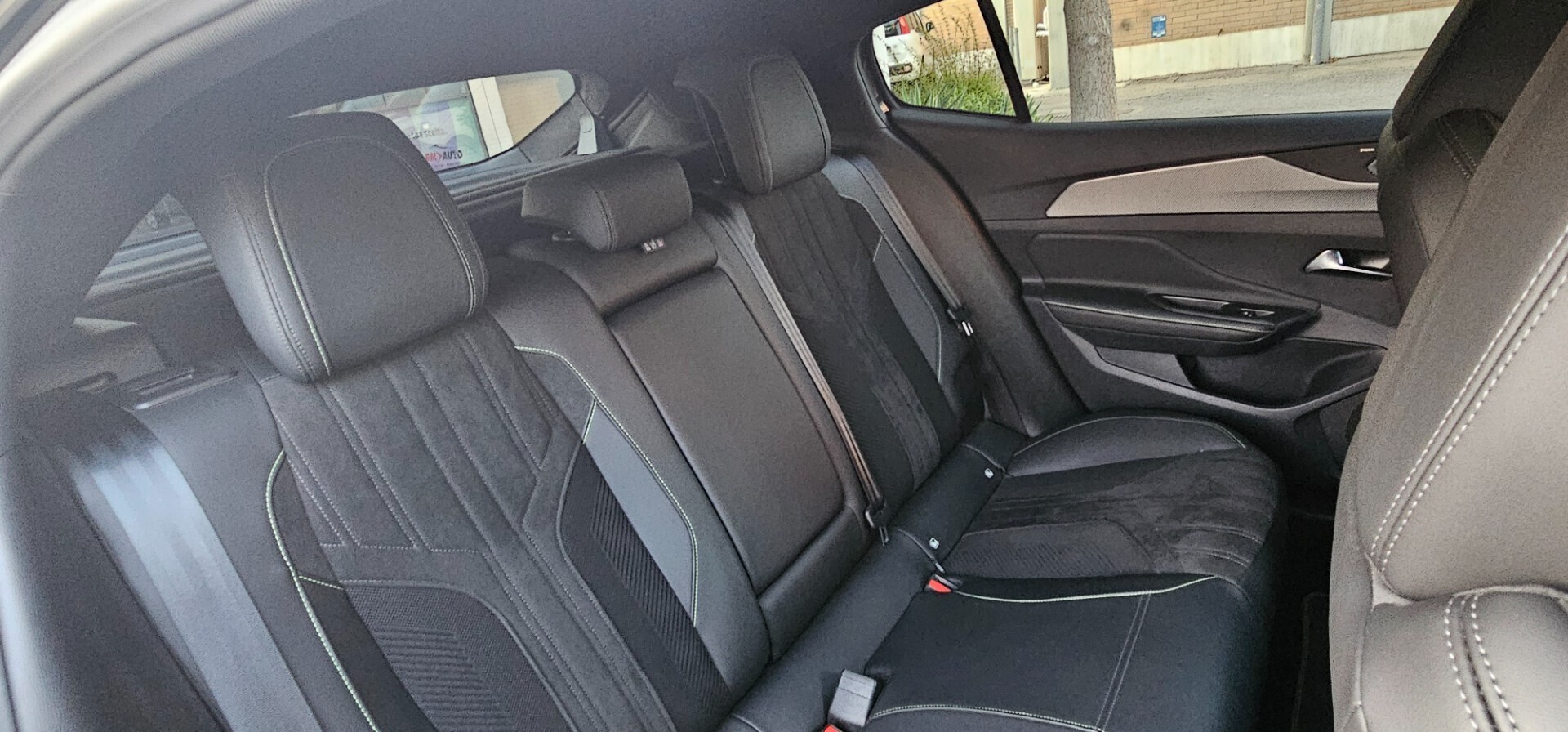 Peugeot 408 Plug-in Hybrid 225 e-EAT8 GT