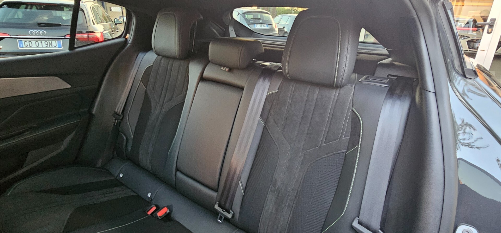 Peugeot 408 Plug-in Hybrid 225 e-EAT8 GT