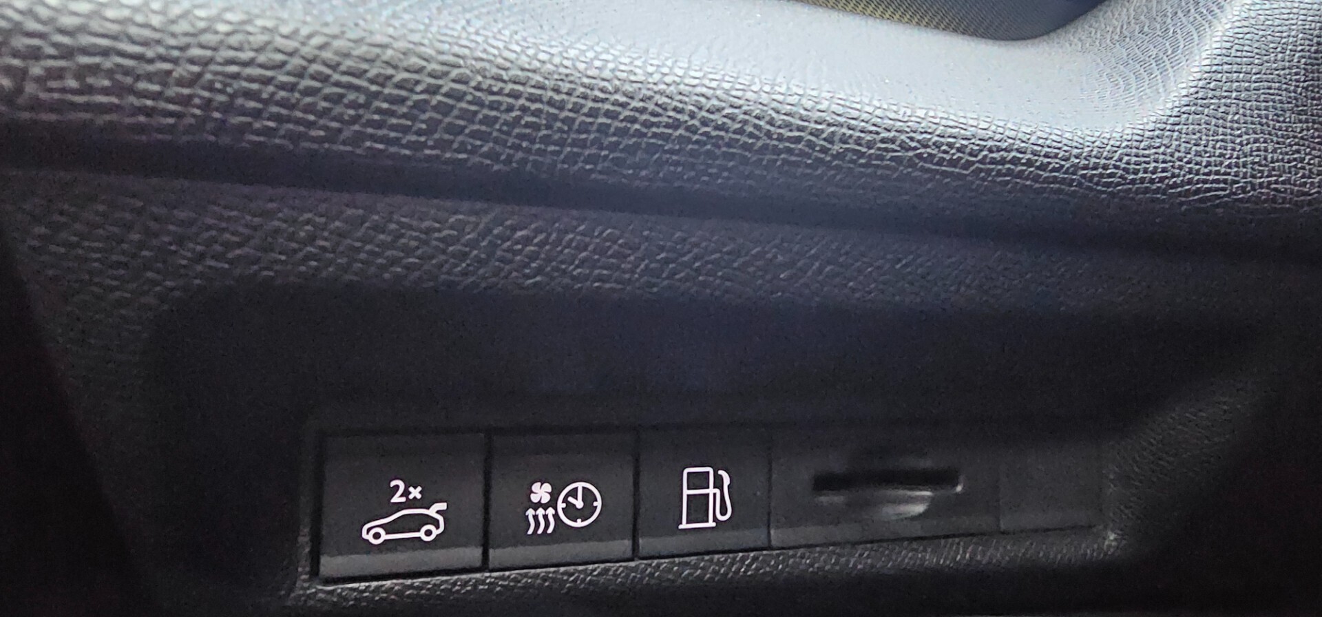 Peugeot 408 Plug-in Hybrid 225 e-EAT8 GT