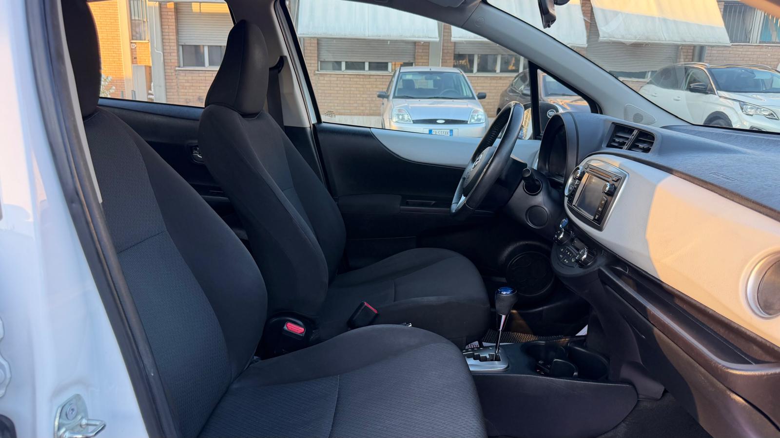 Toyota Yaris 1.5 Hybrid AUTOMATICA!