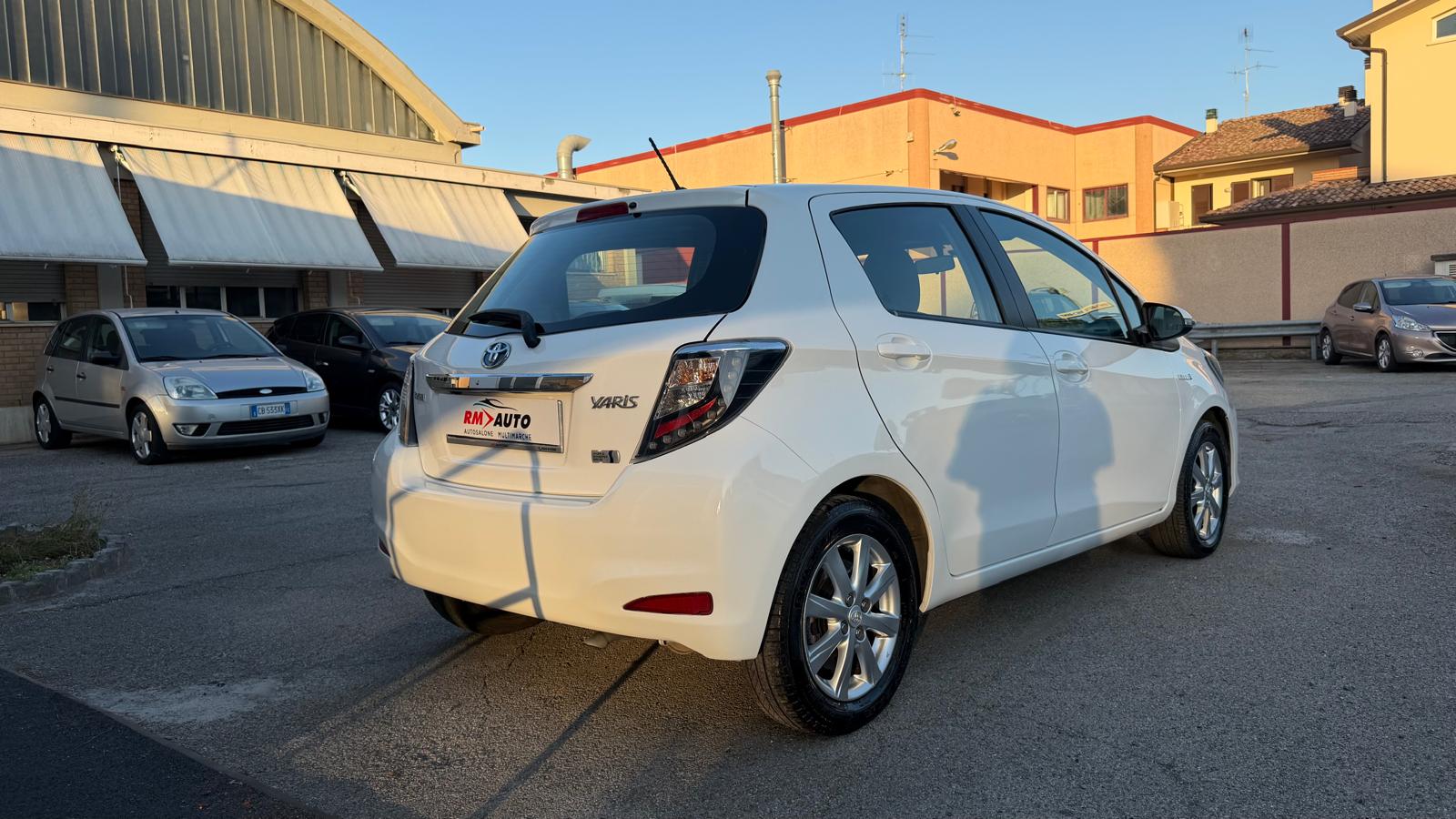 Toyota Yaris 1.5 Hybrid AUTOMATICA!
