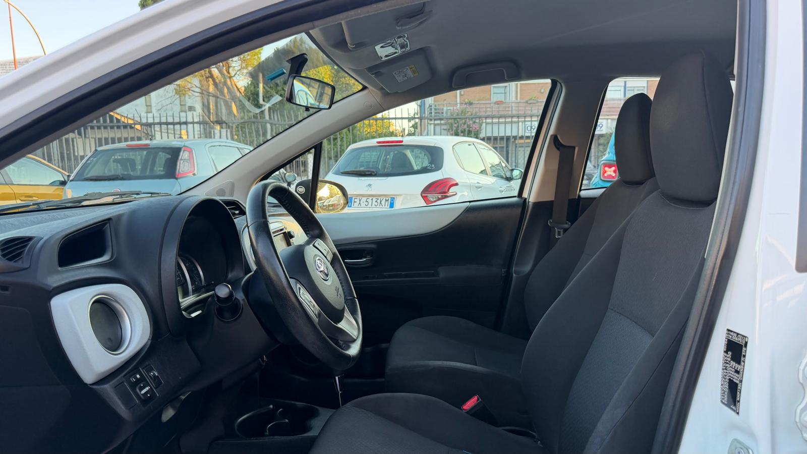 Toyota Yaris 1.5 Hybrid AUTOMATICA!