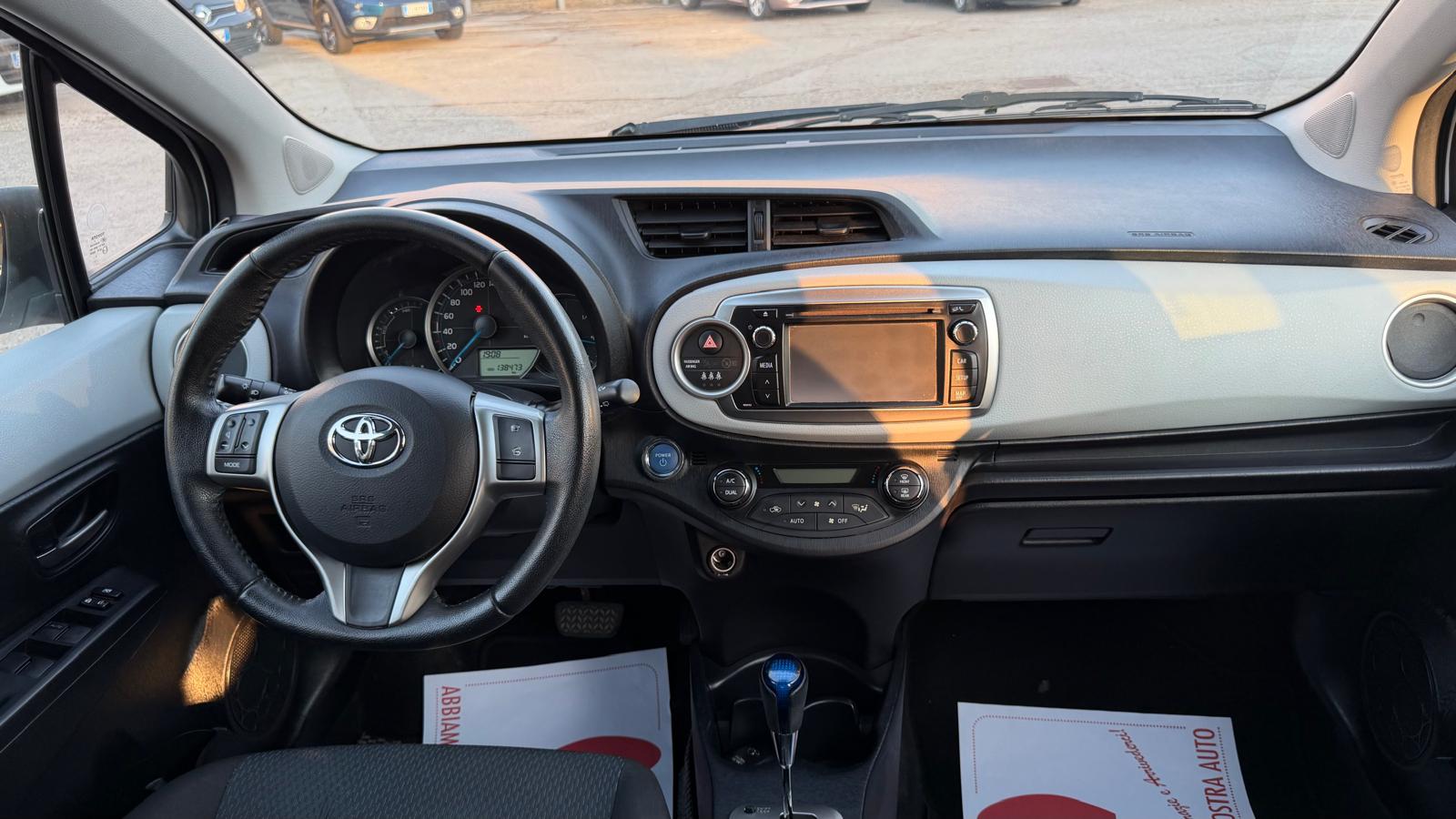 Toyota Yaris 1.5 Hybrid AUTOMATICA!
