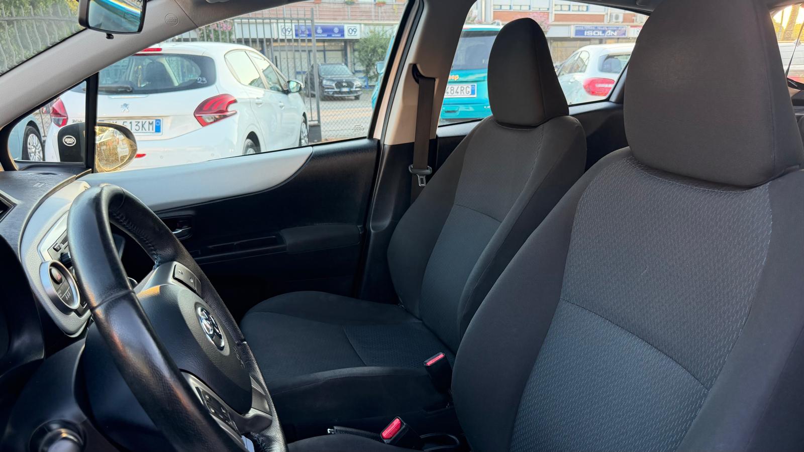 Toyota Yaris 1.5 Hybrid AUTOMATICA!